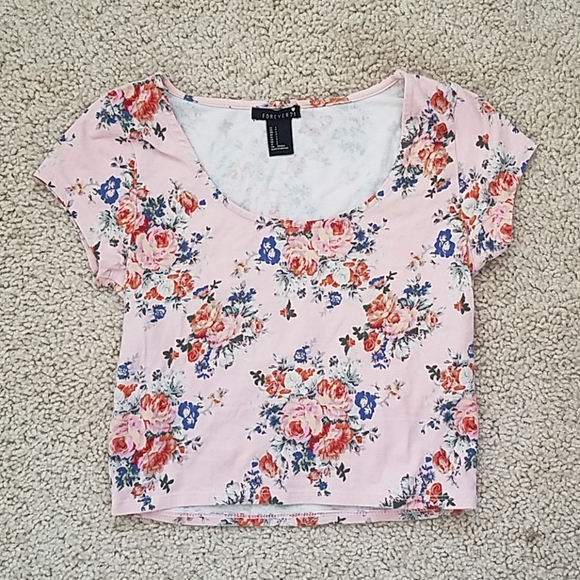 Forever 21 Tops - Forever 21 pink floral crop top
